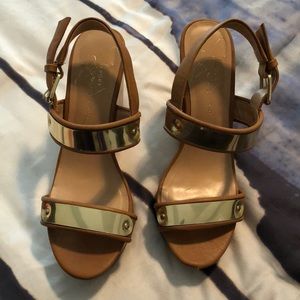 Report Signature Wedge Sandals
